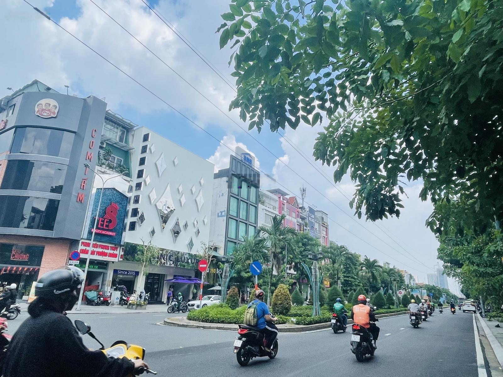 Rẻ 30% mặt tiền phan xích long phú nhuận- 16x18m- 6 tầng + thang máy. hđt 400tr/tháng. giá 168 tỷ
