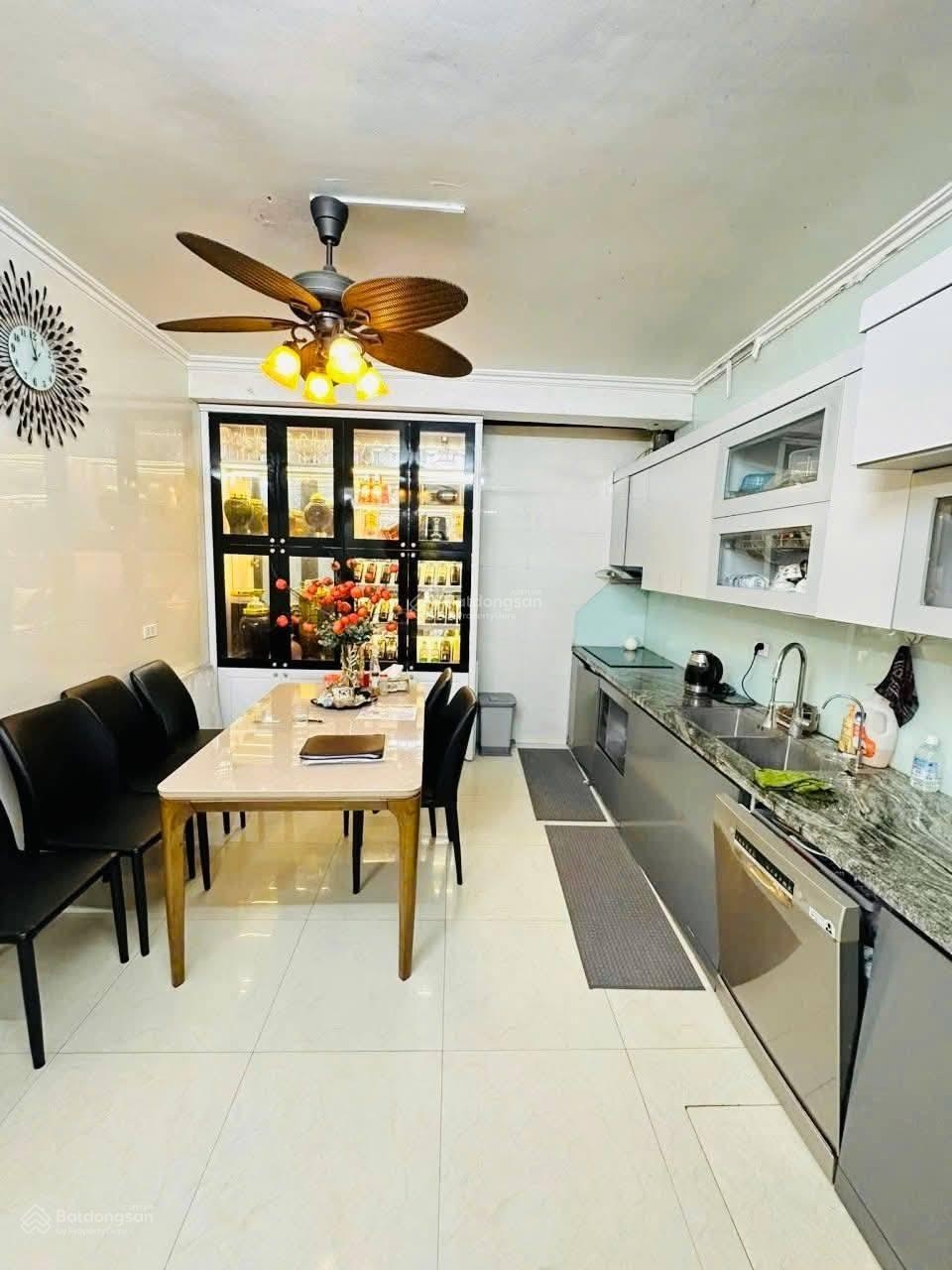 Bán Nhà Mặt Hồ Đống Đa 7 Tầng, Thang Máy, MT 6M, KD Bất Chấp, Cả Năm Có 1 Căn Bán, Giá Nhỉnh 25 Tỷ