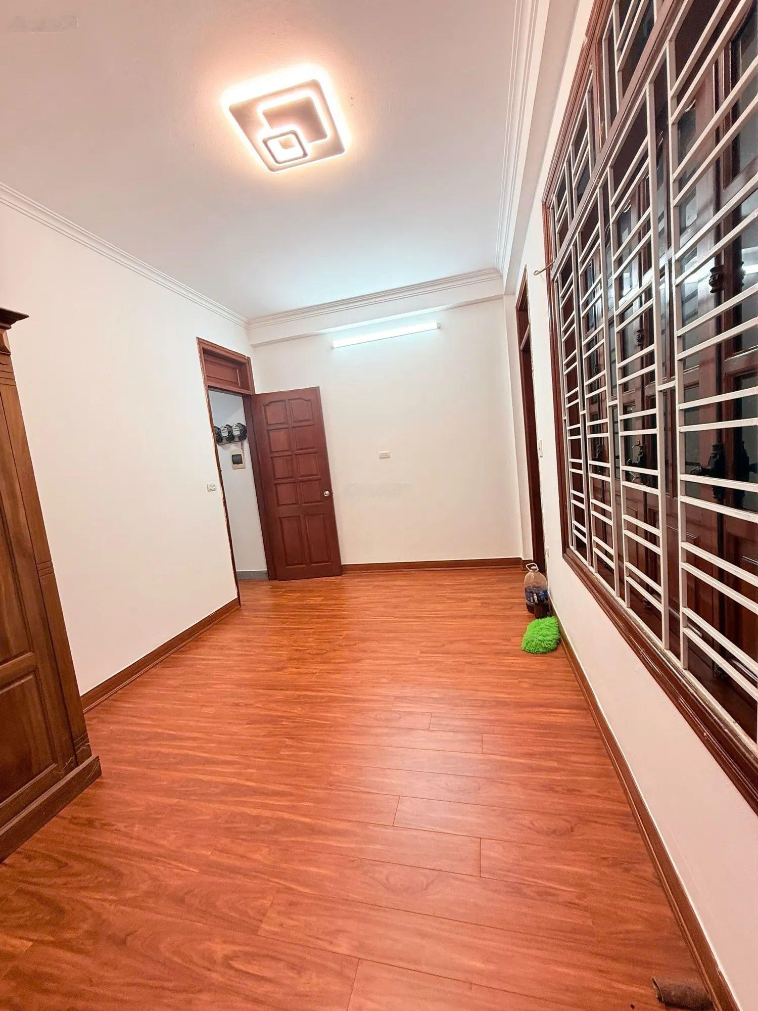 Bán Nhà Đại La 10,88 tỷ, 6PN, 5T 40m.Dân Xây Lô Góc Gần Phố