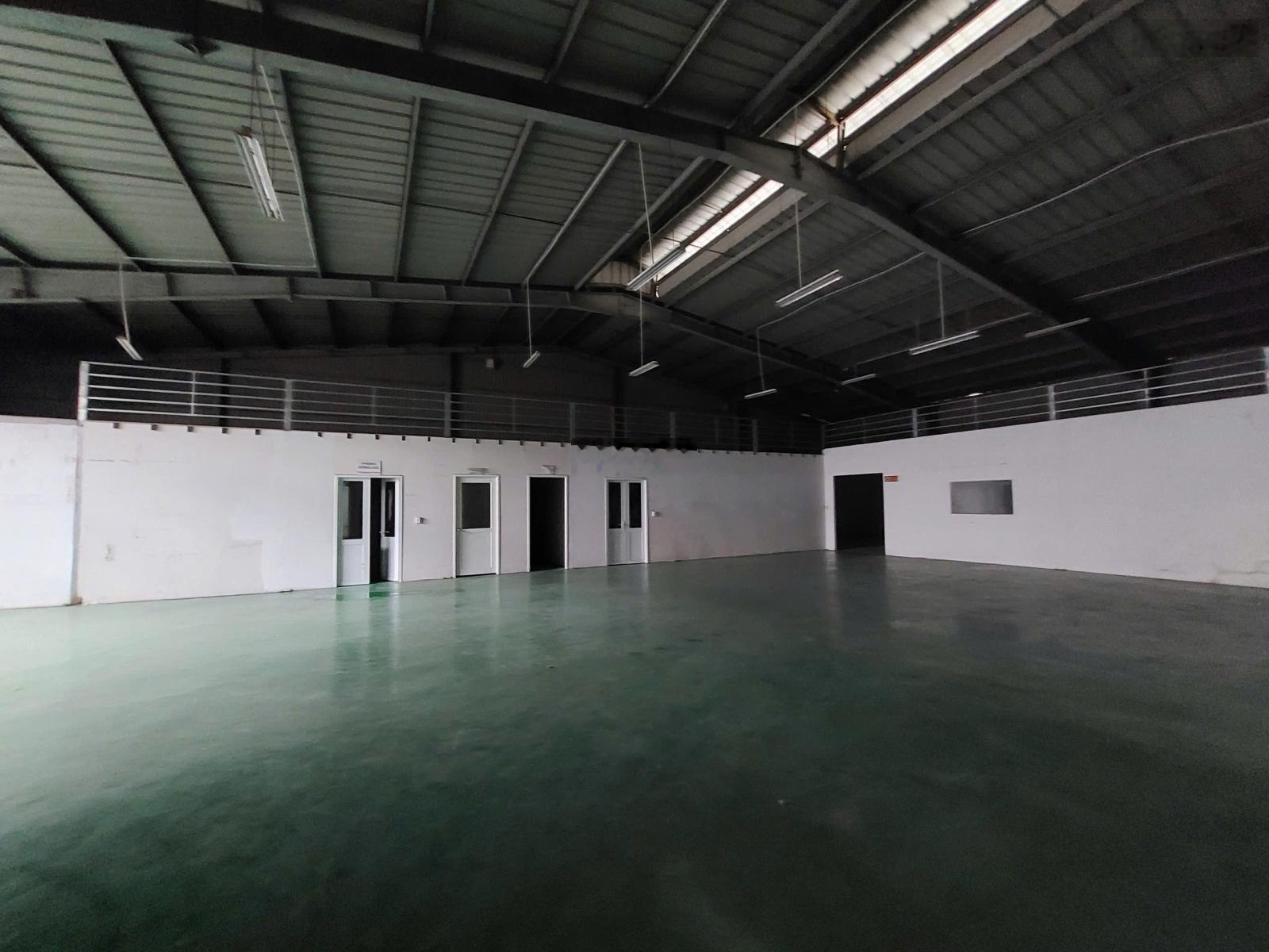 Cho thuê mặt bằng kinh doanh kho xưởng Quận 7 DT 1200m mặt tiền đường Hoàng Quốc Việt.