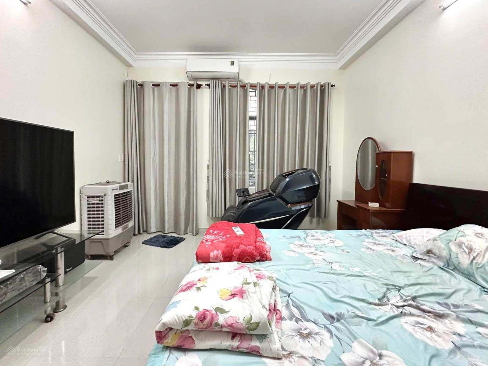 Bán nhà Tân Mai, diện tích siêu rộng 45m2 giá 7.9 tỷ, 20m ra ô tô tránh, nhà đẹp dân xây