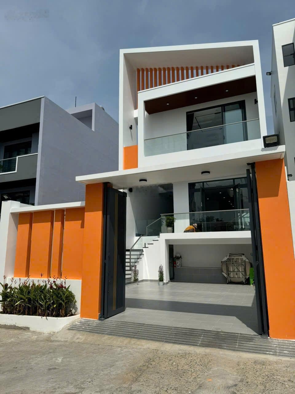 Bán biệt thự Trần Phú (Bãi Dâu) mới 100% DT 180m2 (7.5x25m) sổ hồng cc view biển giá rẻ chỉ 20.5 tỷ