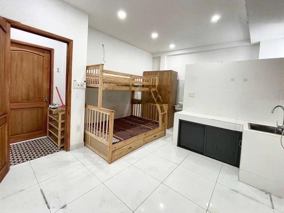 Bán CHDV 32 phòng-DÒNG TIỀN CAO 160tr/tháng-DT 8x29m-đúc 6 tầng-CẦU THANG MÁY -xe hơi ngủ trong nhà