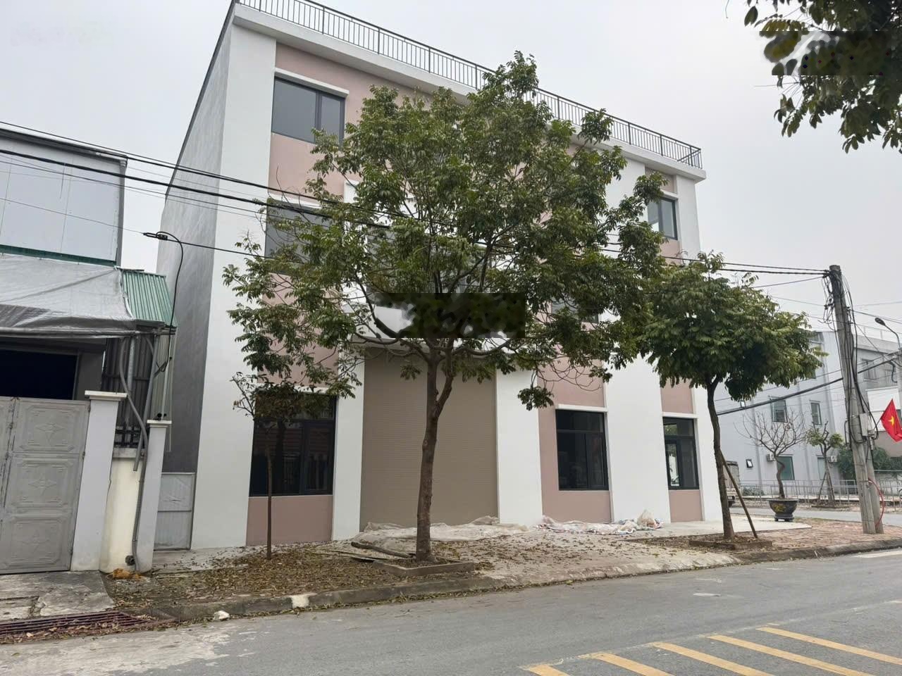 Cho thuê nhà xưởng 250m2 x 3 tầng cụm CN Dương Liễu, Hoài Đức, thành phố HN - Miễn trung gian