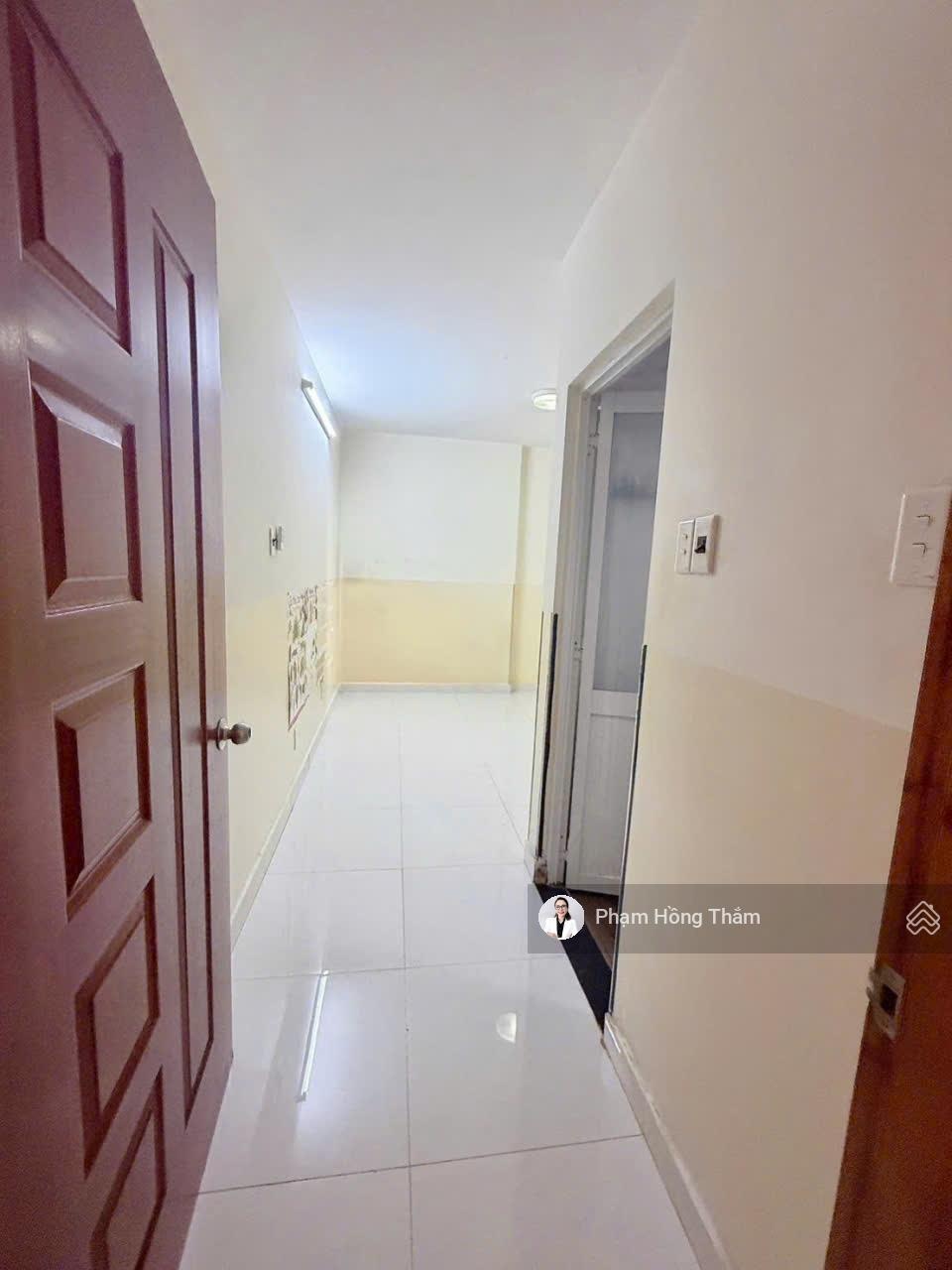 Bán căn hộ chung cư Bông Sao Block B, DT 60m2, 2PN, 2WC, sổ hồng, giá 3,5 tỷ. Lh 0933888725 Thắm