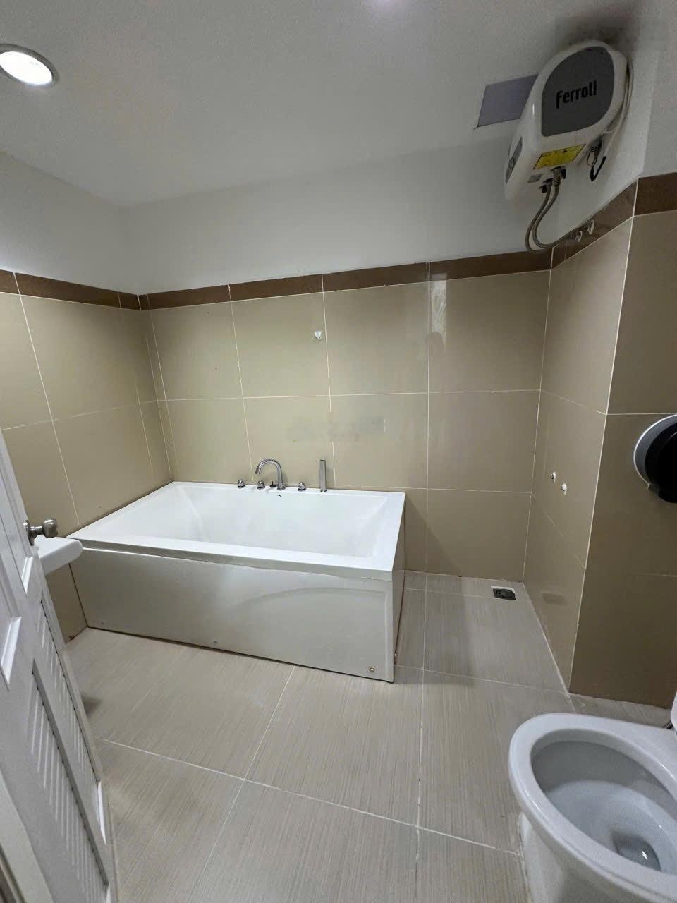 Căn hộ B4 Era Đức Khải sổ Hồng căn góc 72m2, 2PN, 2wc giá chỉ 3.650 tỷ liên hệ 0374172222 coi nhà