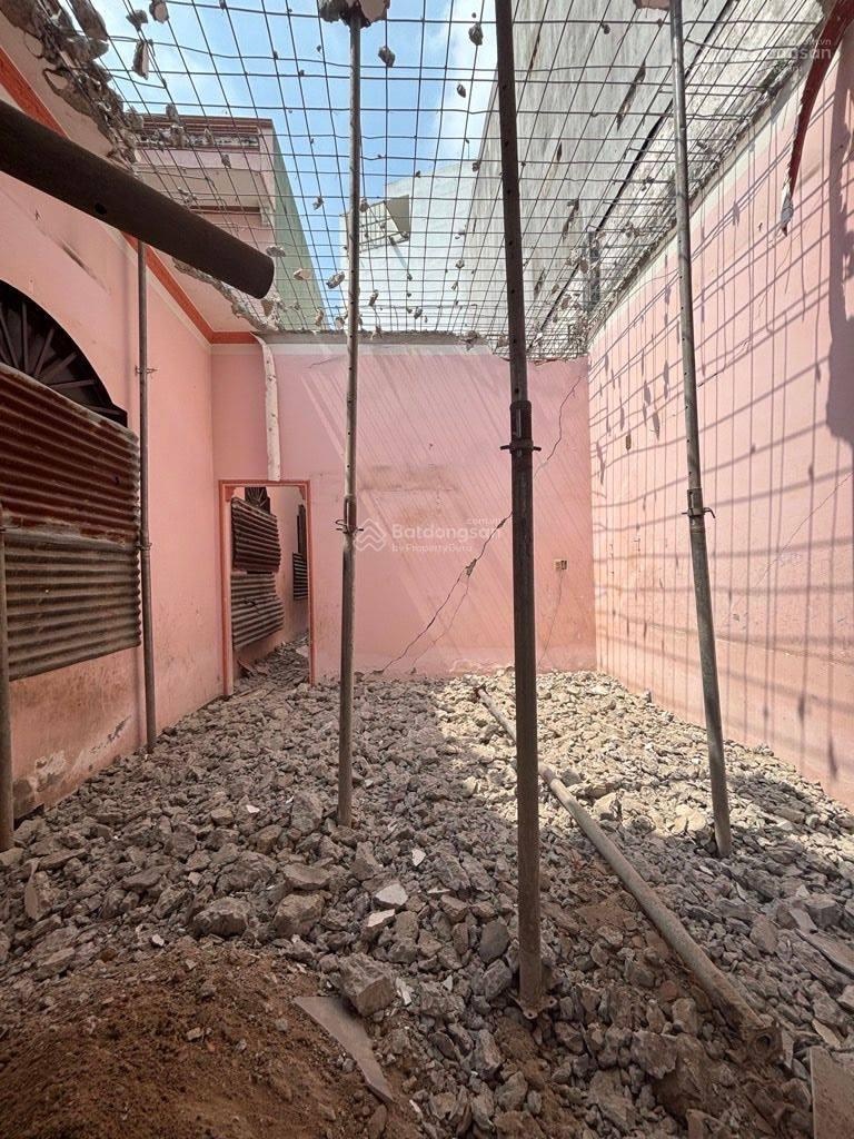 Nhà nát Quận 9, 116m2 mặt tiền đường nhựa 8m thông chỉ 7,9 tỷ