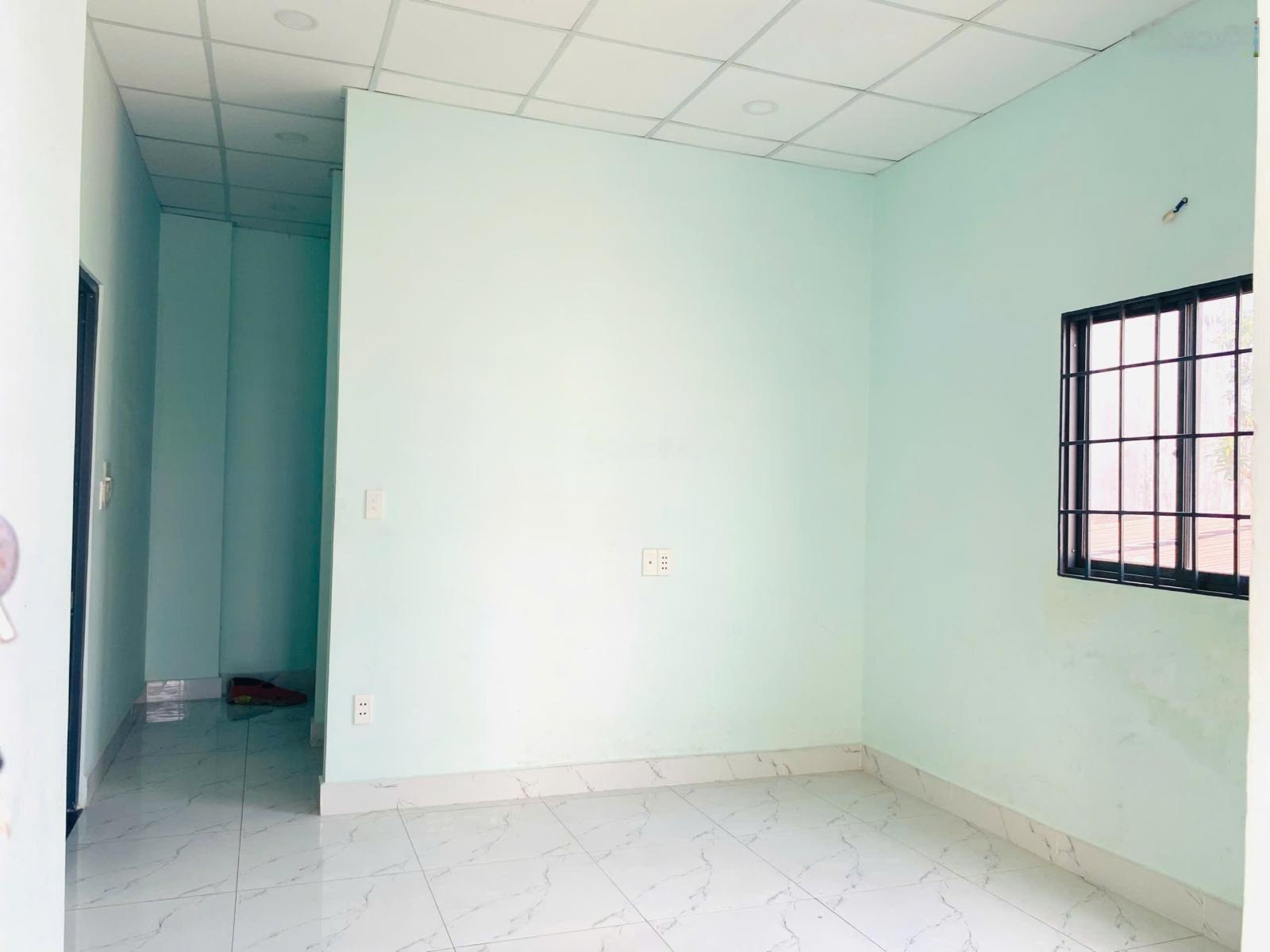 Nhà 2 tầng đường xe hơi 6m ngay Vincom Lê Văn Việt, hơn 5 tỷ