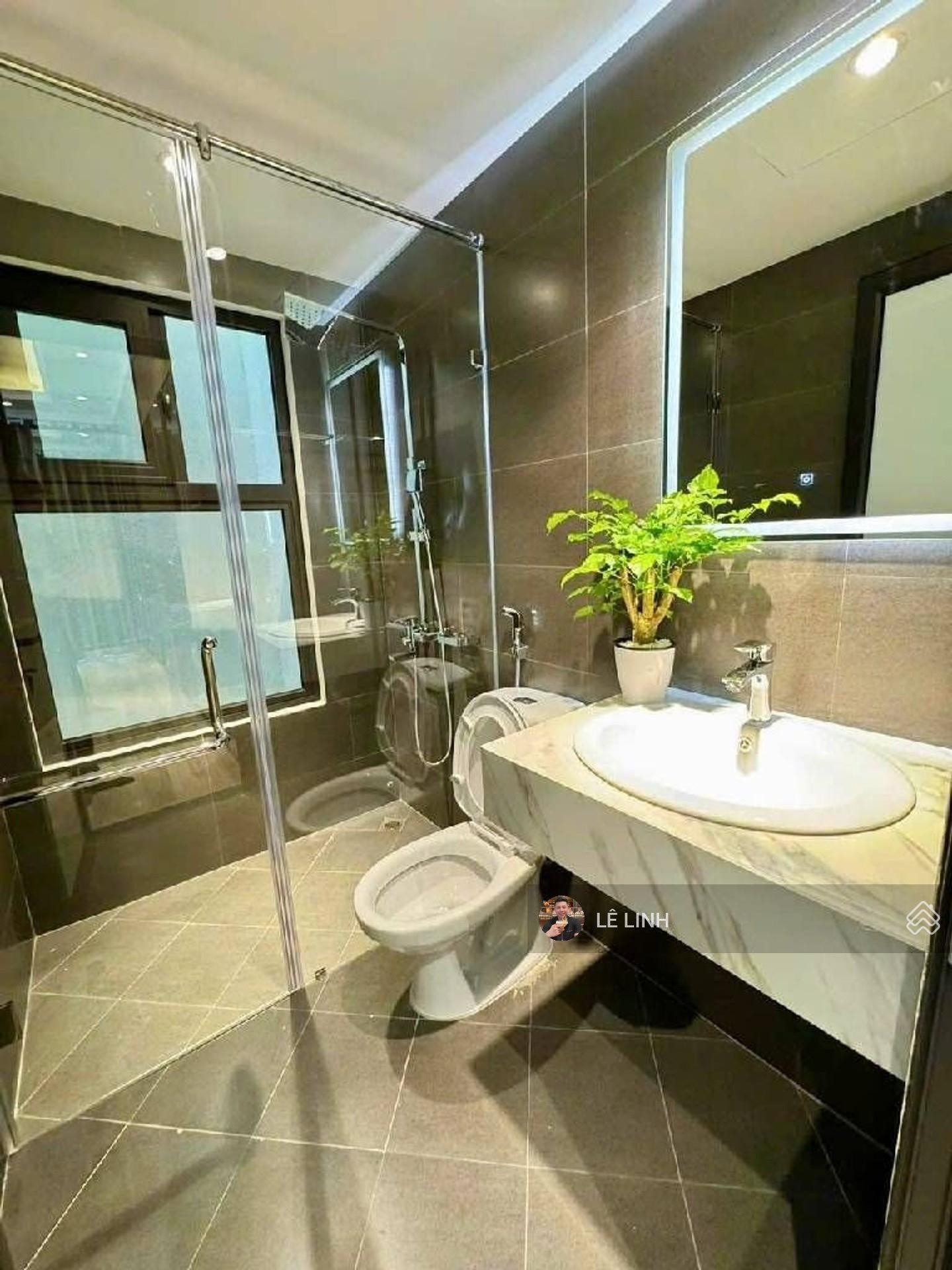 Bán nhà Lạc Long Quân 42m2 Ô tô tránh 5 tầng 3 bước ra Hồ Tây Giá cực tốt