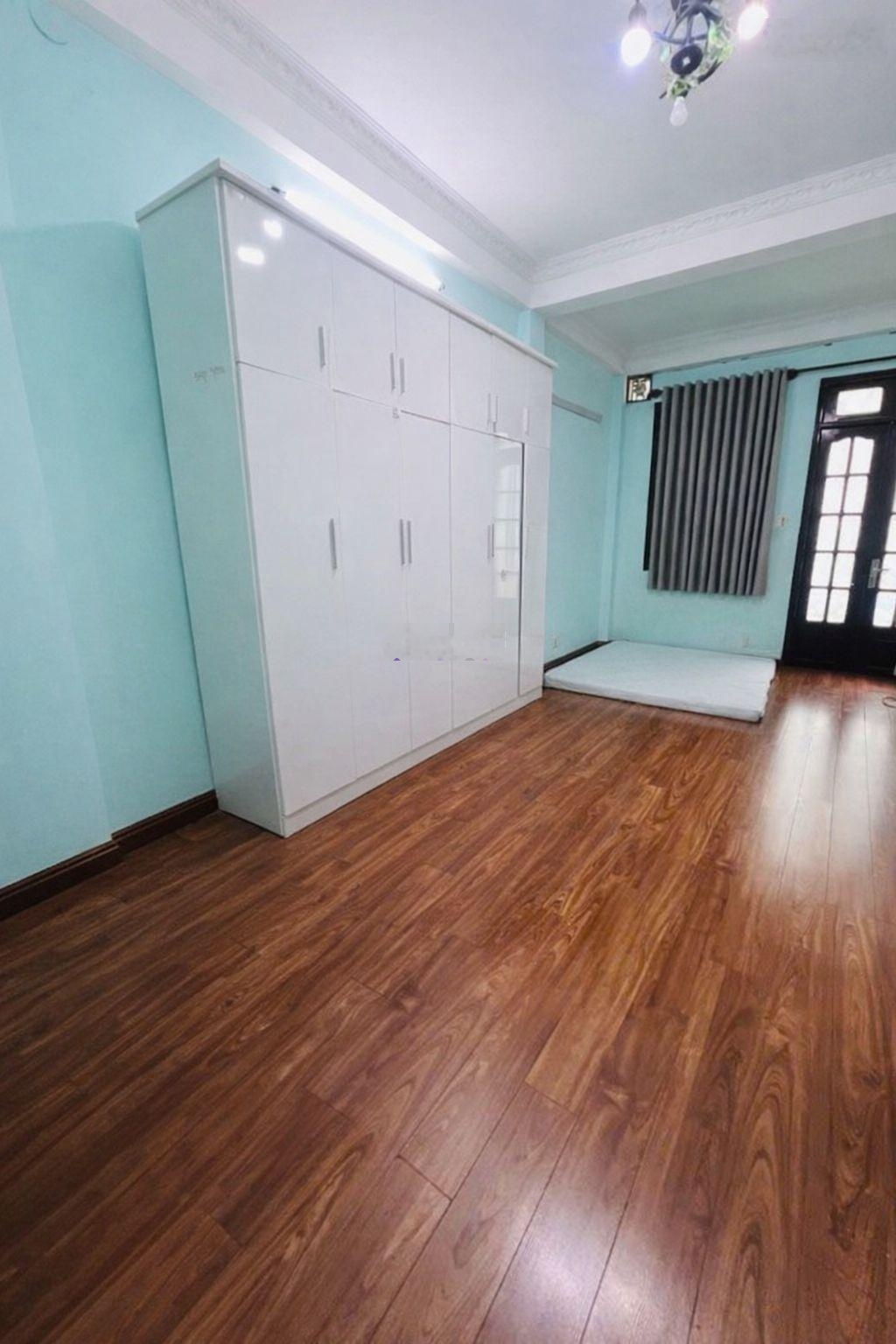 Cạnh mặt tiền Q3 Trần Quang Diệu 65m2 4 tầng 8 tỷ hơn
