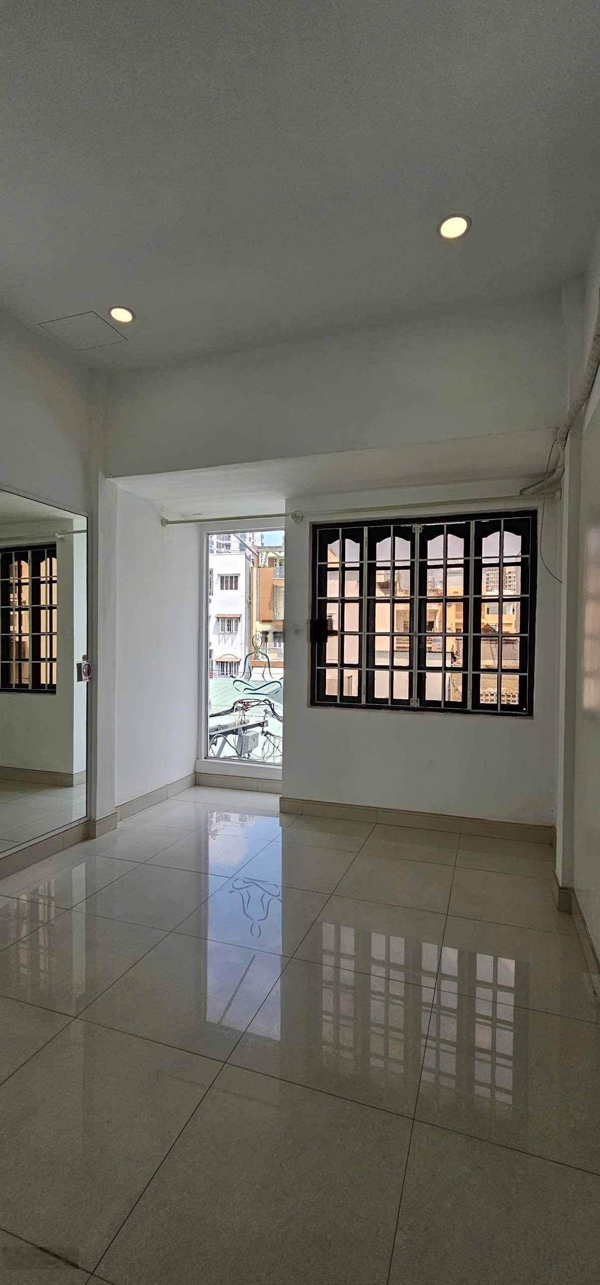 Bán nhà hẻm rộng 10m đường lạc long quân p10 Quận 11 gần chợ bình thới