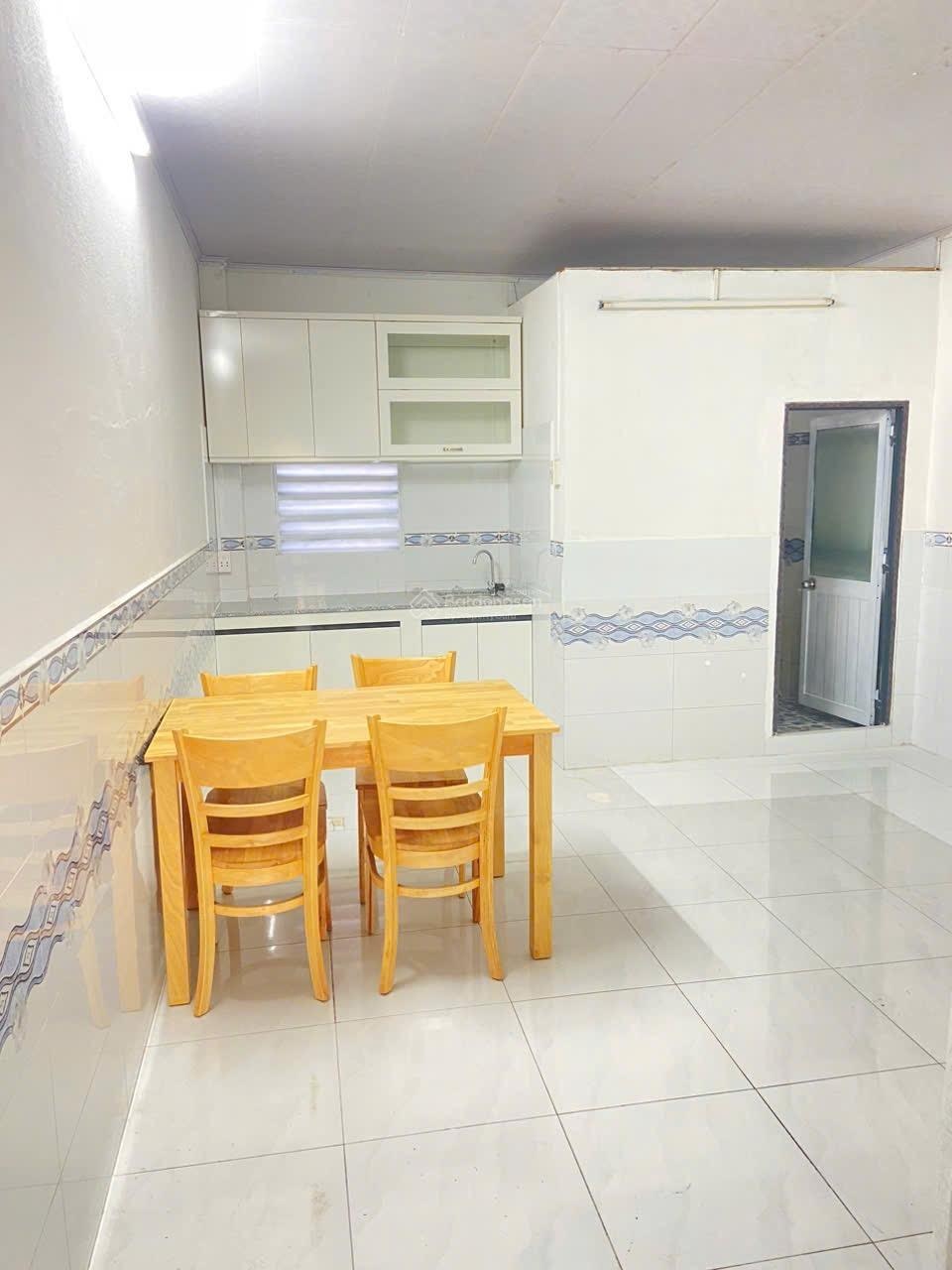 Nhà hẻm ôtô giáp ranh xã hưng long