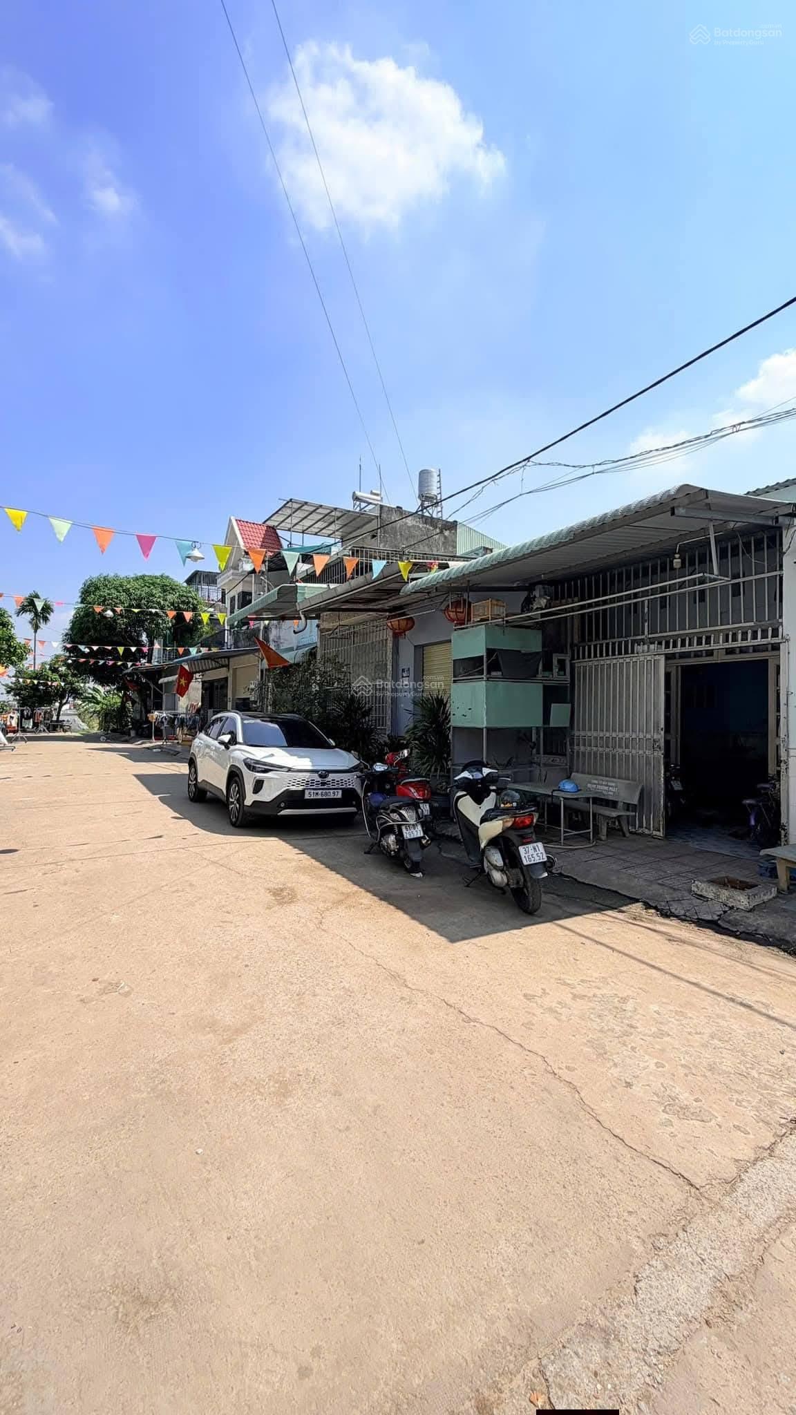 Bán nhà trệt lầu Rẻ nhất khu vực gàn KDL Hố Lang, Dĩ An