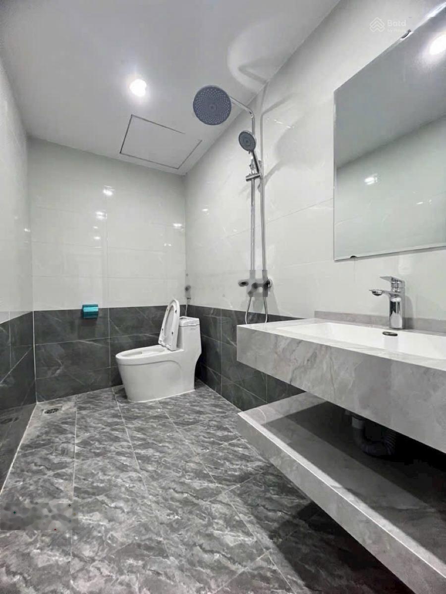 Siêu phẩm phố ngọc thụy- long biên- nhà 5 tầng mặt tiền rộng- ô tô đỗ cổng - dân trí cao