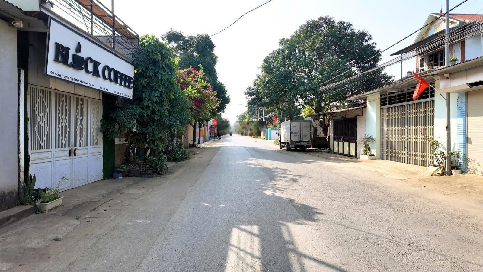 Chính chủ cần bán căn nhà diện tích 165m full đất ở kinh doanh buôn bán sầm uất tại Phú Cát, TP HN