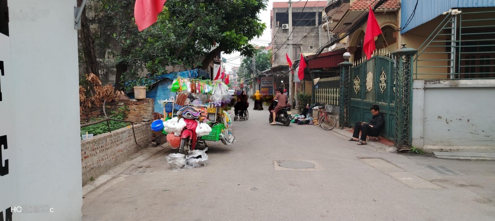 Hàng độc mới! Hiếm! Chỉ 5,5 tỷ Có ngay mảnh đất đẹp đường thông ô tô 7 chỗ vào tận đất Mai Lâm
