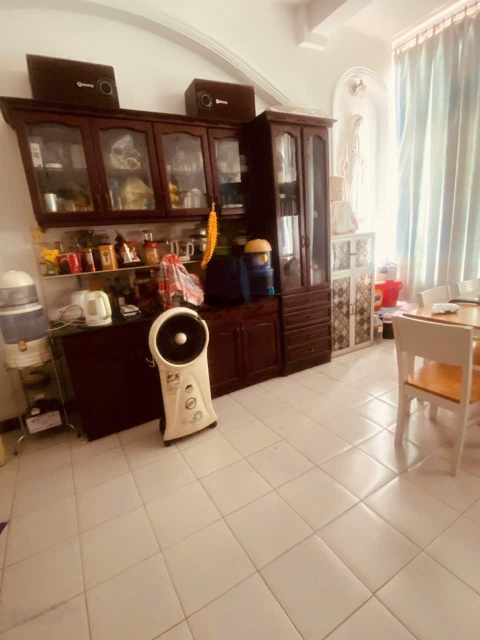 Xe hơi đậu trong nhà -trần văn quang phường 10 tân bình. mặt tiền kinh doanh.