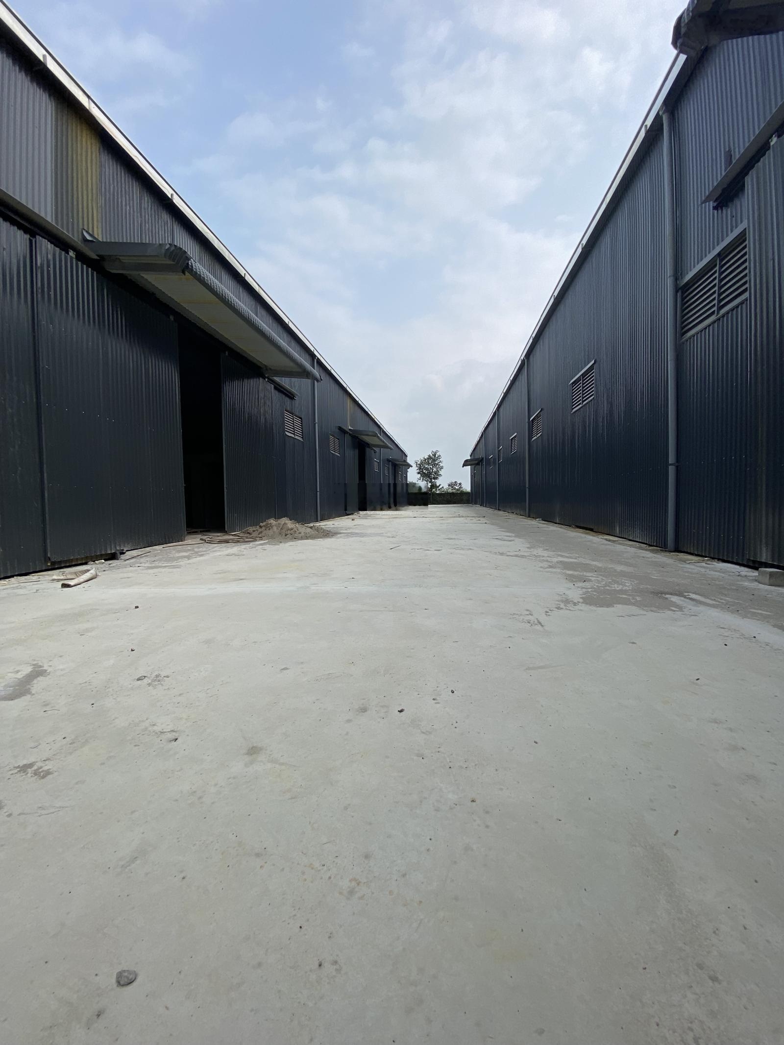 Cấn cho thuê 1600m2 kho xưởng tại Yên Bài Ba Vì, xe cont vào tận xưởng, cách HN 40p di chuyển.