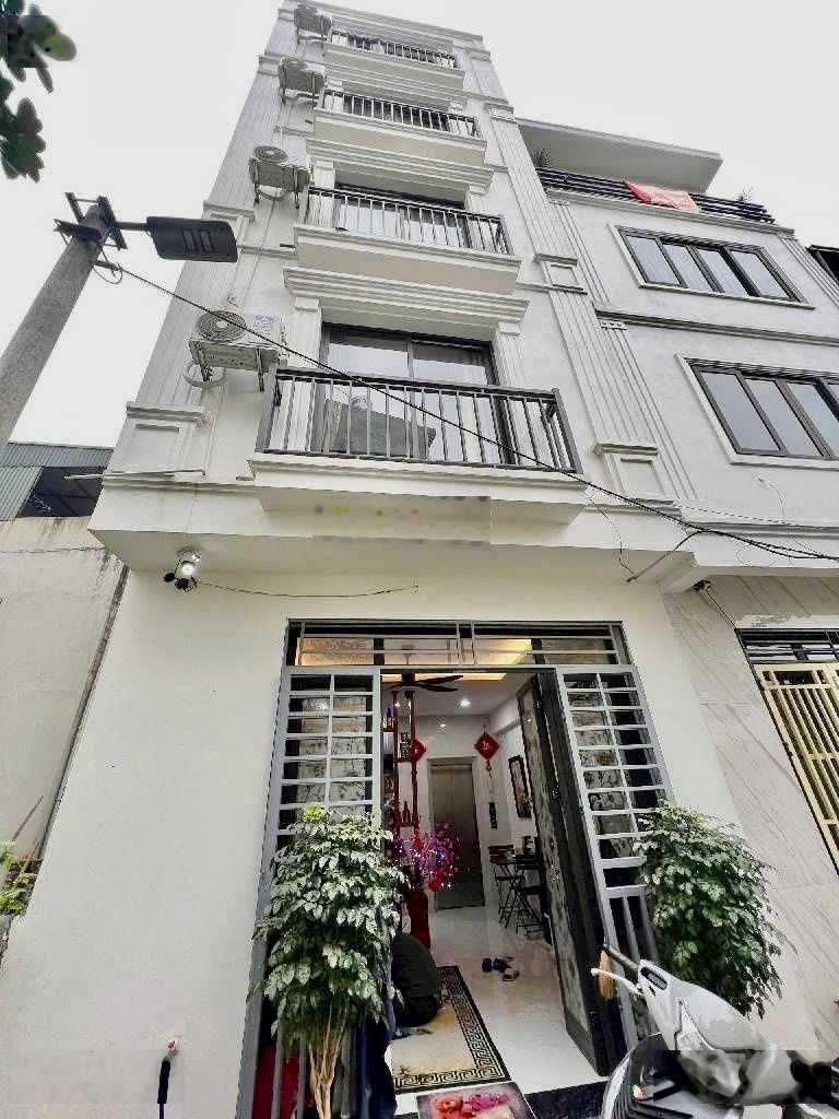 Hơn 6 tỷ Có Nhà Thang Máy Quận Long Biên-6 TẦNG- LÔ GÓC-FULL NỘI THẤT-Ô TÔ GẦN-SỔ VUÔNG + vị trí đ