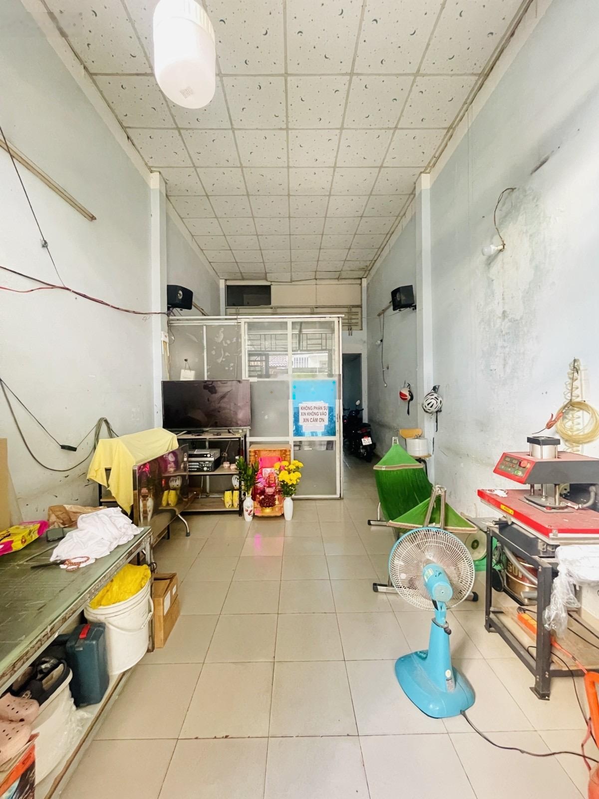 Bán đất tặng nhà cấp 4 - 48m2 - hẻm 8m - cực hiếm
