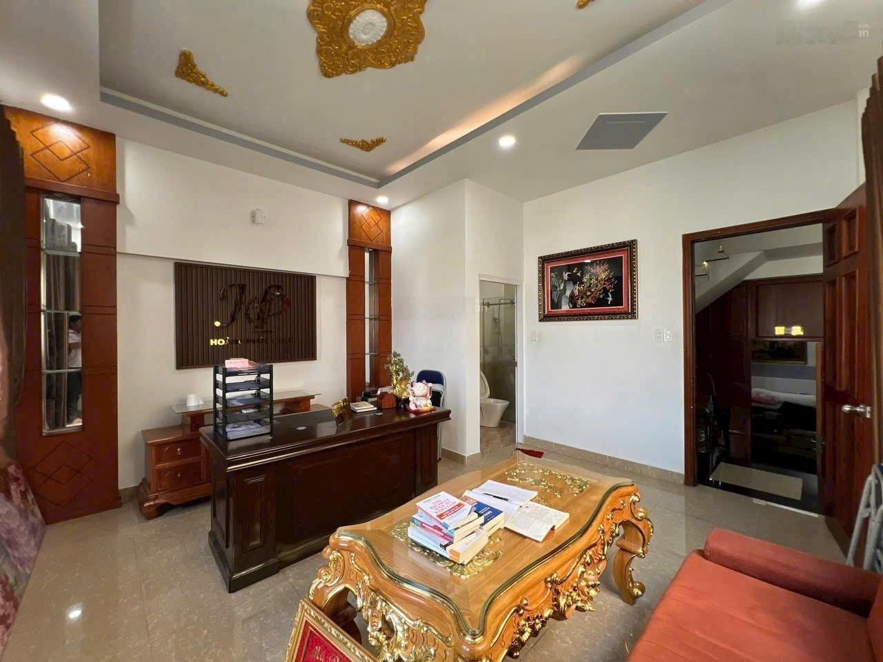 Bán Gấp nhà 1 trệt 3 lầu. DT 6m x 15m. Hẻm kinh doanh Thông Phan Huy ích. Giá 11 tỷ 5 TL