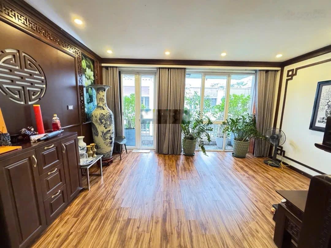 19 tỷ hơn bán căn liền kề đối diện Lacasta 5 tầng - nhà dân - đầu tư được