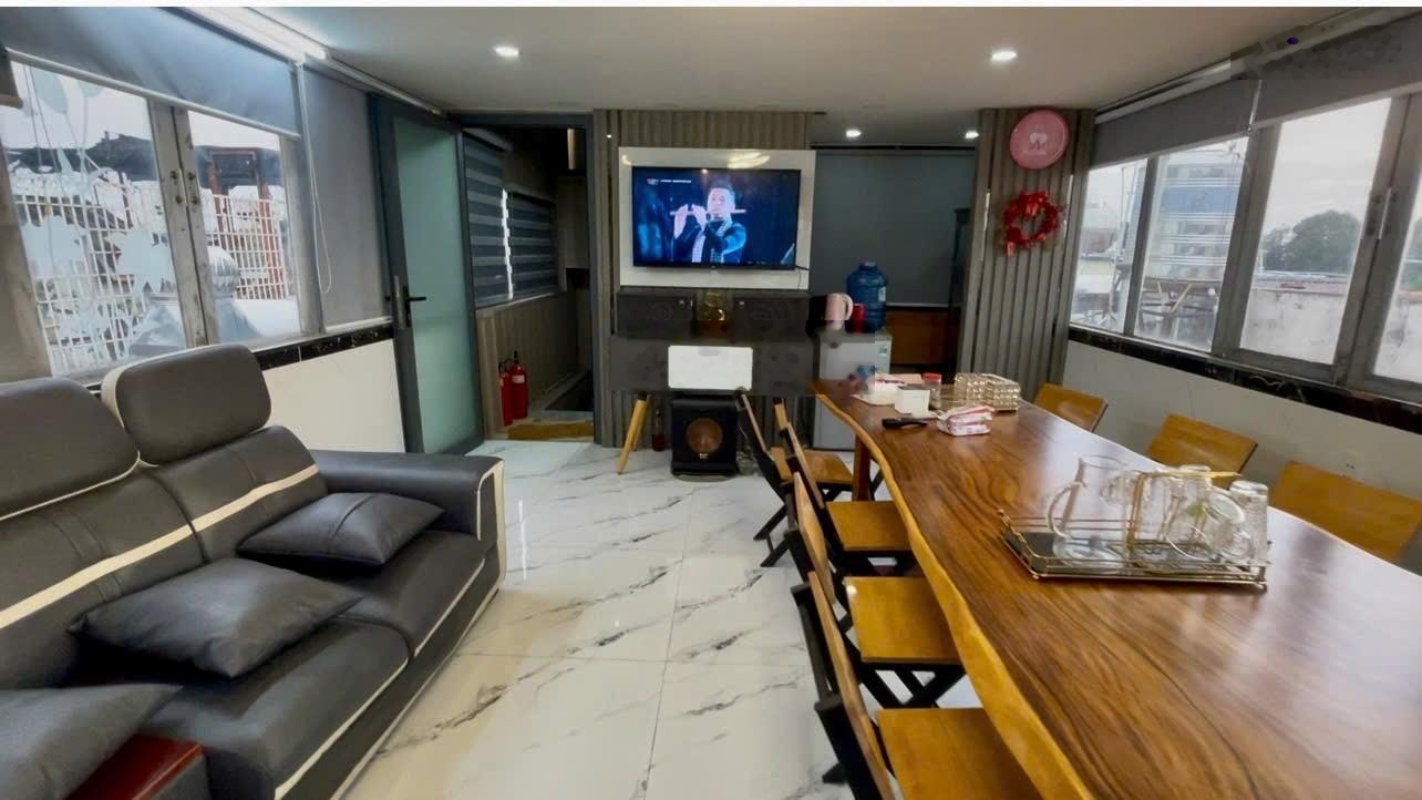 Cực hiếm - mặt tiền kinh doanh ngay chợ hạnh thông tây - có sẵn chỗ lắp thang máy