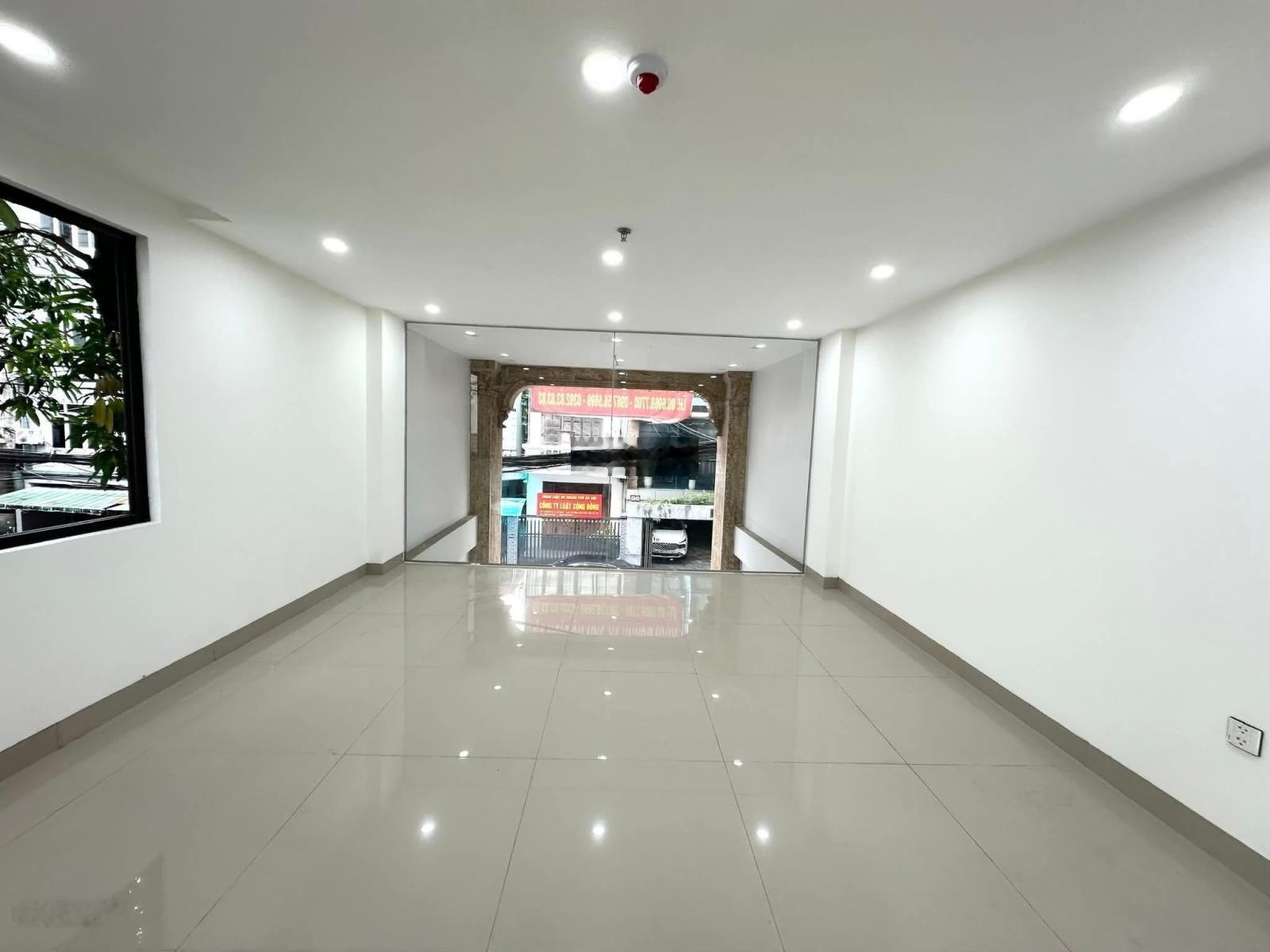Bán căn hộ dòng tiền, 9 tầng, DT cho thuê 300 triệu/tháng, lô góc 4 mặt thoáng, mặt phố vip Mỹ Đình