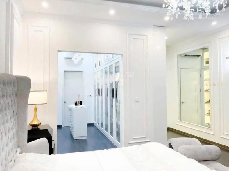 Bán nhà riêng tại Nhật Chiêu, giá tốt, 19 tỷ, 60m2, 5PN, 5WC, chính chủ