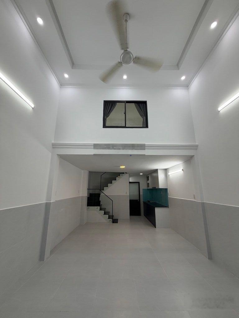 Khu vip vườn lài - tân phú - xe hơi - 3 tầng- sổ đẹp - 40m2 - 3 pn - 6.x nhỏ - 0917**514**739