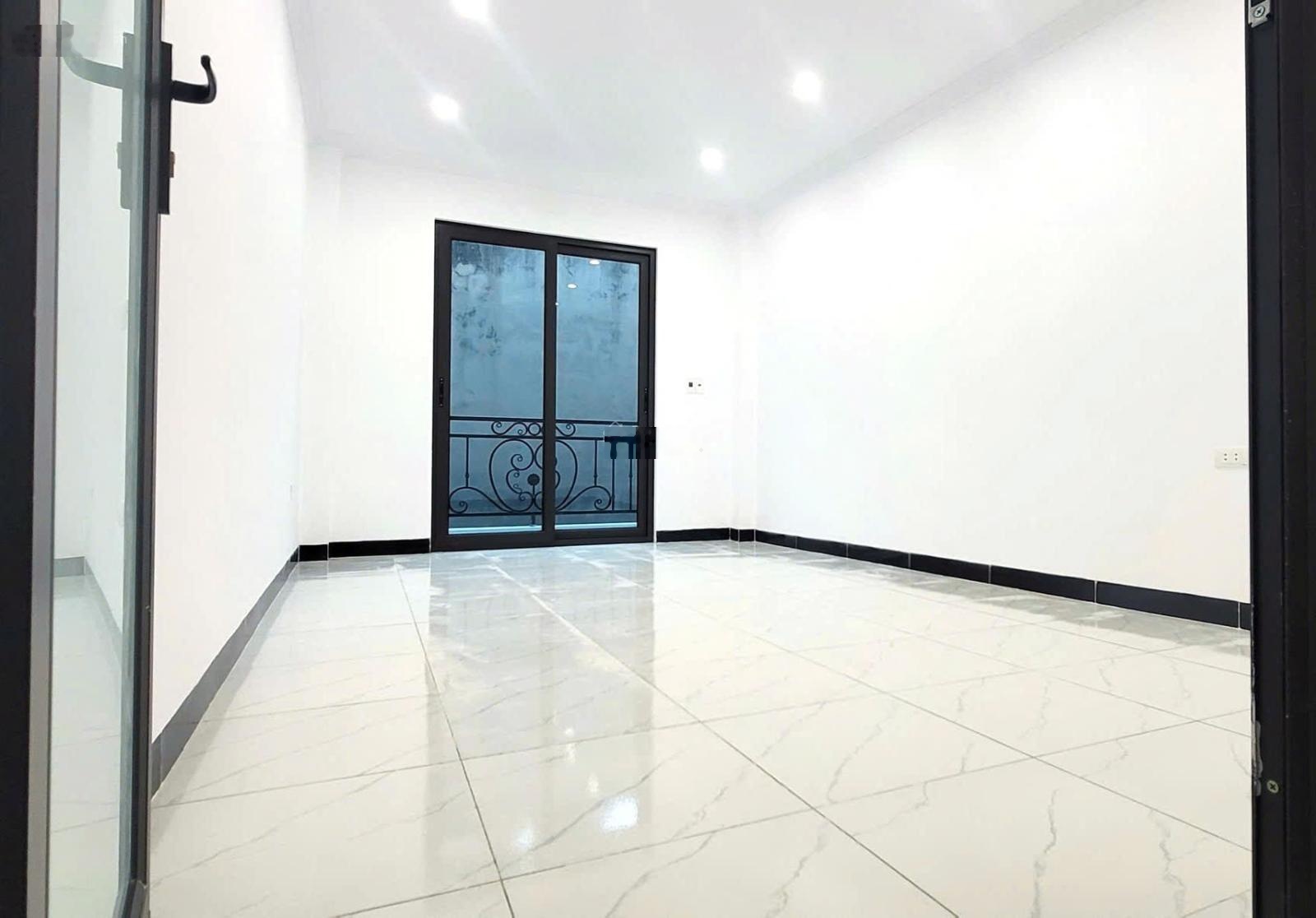 Cần bán nhà đẹp Bà Triệu 30m2 5 tầng mới xây ba bước chân ra phố