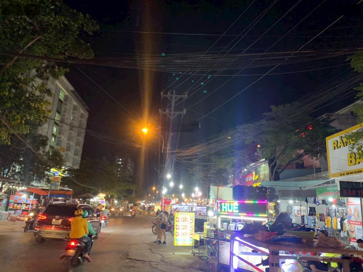 Bán nhanh mặt tiền đường Tăng Nhơn Phú 9*22=200m2 kế bên cao đẳng công thương, hd thuê 35tr/tháng