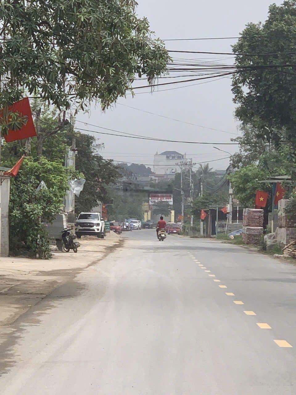 Bán lô đất trục chính Vân Hòa đi khoang xanh dt 320 m thổ cư 100 m mặt tiền 10 m có 10 m giá 4 tỷ 4