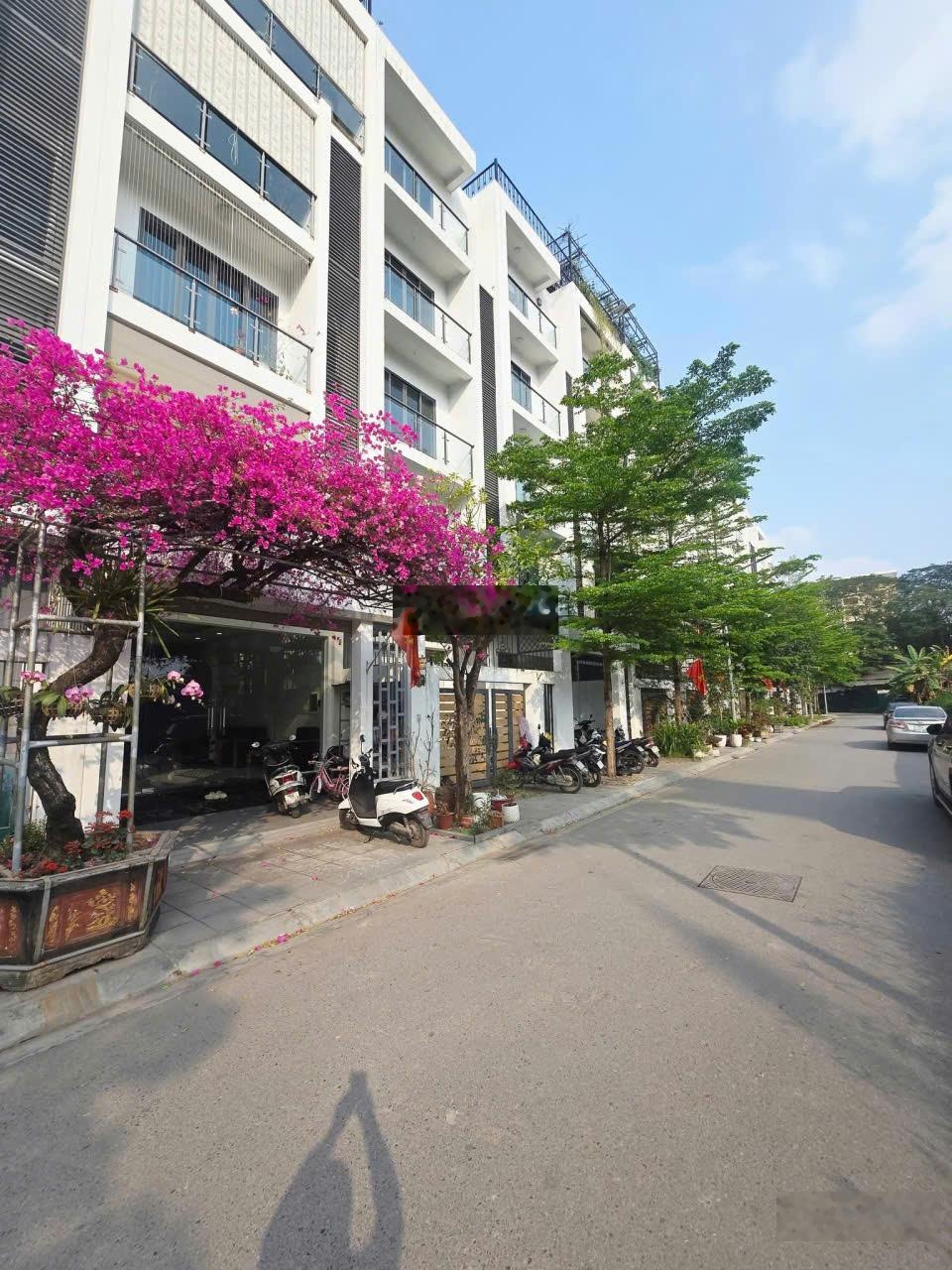 Bán nhà liền kề Hồ Tùng Mậu, Cầu Giấy - Khu nhà đẹp khả năng tăng giá tương lai rất tốt giá 33 tỷ