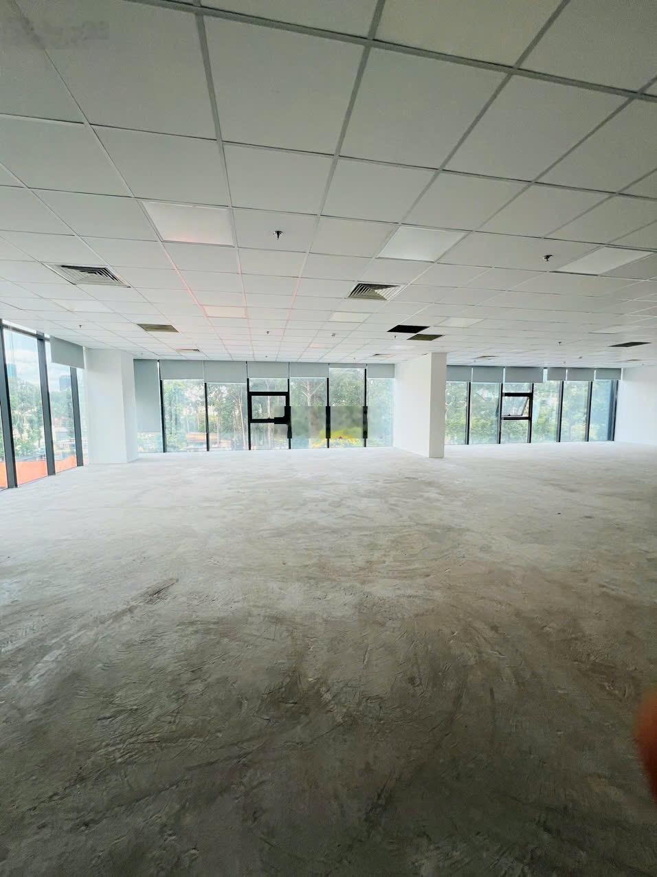 Sàn 1000m2 hiếm Phú Nhuận giá chỉ 250 tr/th | gần sân bay Tân Sơn Nhất