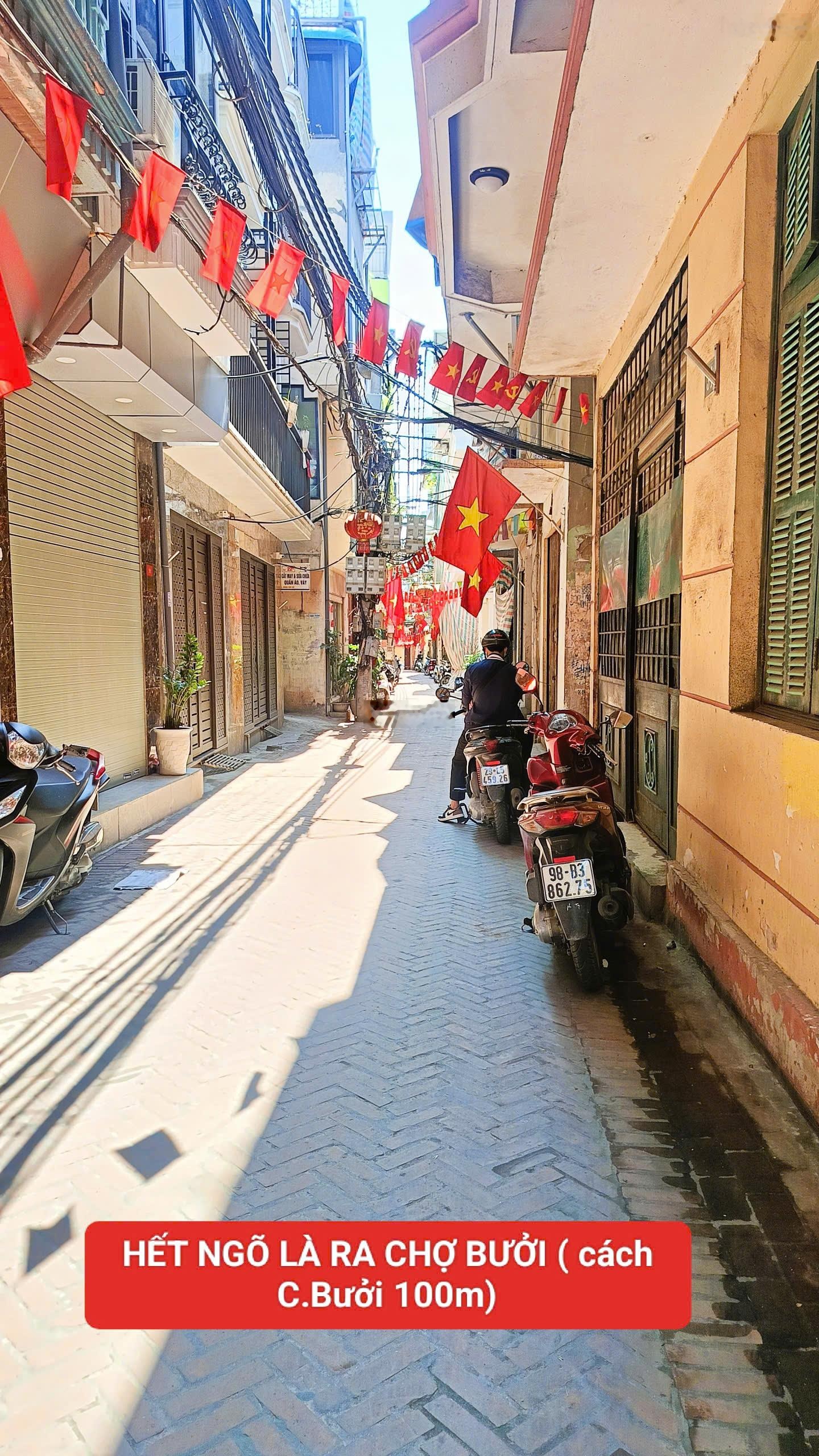 Cho thuê nhà riêng 3 tầng tại ngõ 562 Thuỵ Khuê 30m2. Giá: 9.5 tr/th