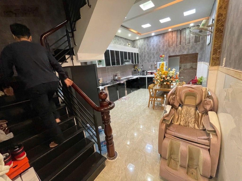 Bán nhà mới lê văn lương quận 7