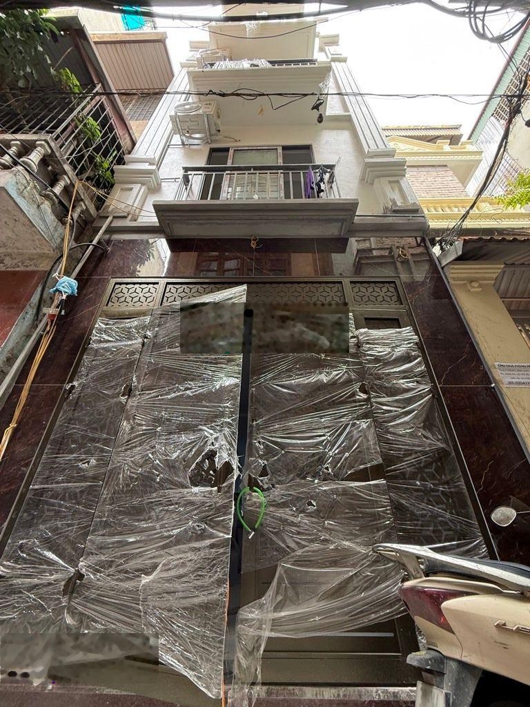 Bán nhà đẹp đại la - 40m 5t xây mới, thang máy, ở ngay, ô tô đỗ cửa, sát phố nhỉnh 13tỷ