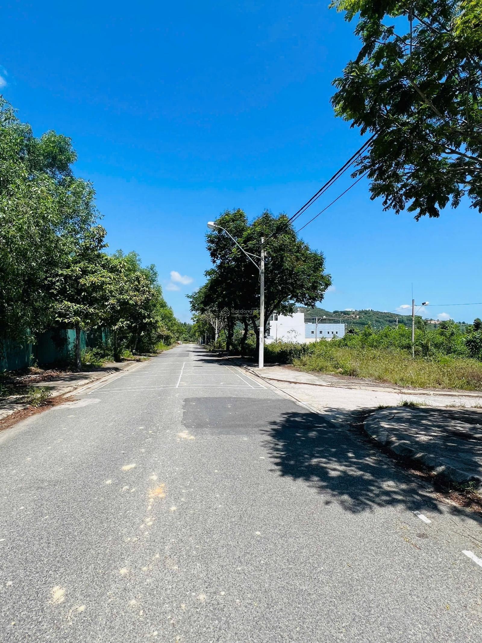 Bán lô đất 2 mặt tiền khu TĐC Đất Lành 70m2 đường 13m giá chỉ 3,75 tỷ