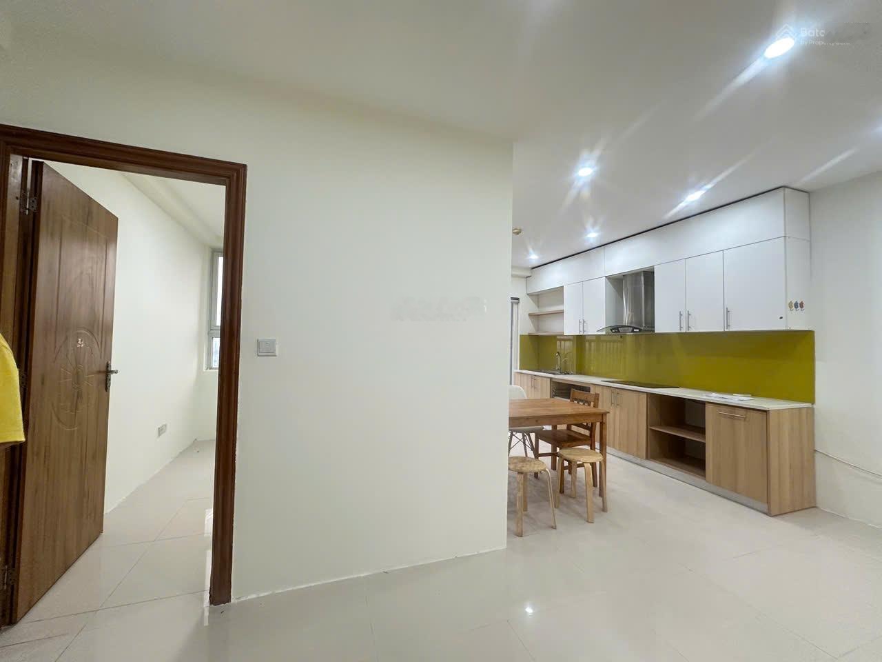 Chính chủ chuyển nhượng căn 3PN 2VS nội thất cơ bản tầng 9 - 82,5m2 đang làm sổ