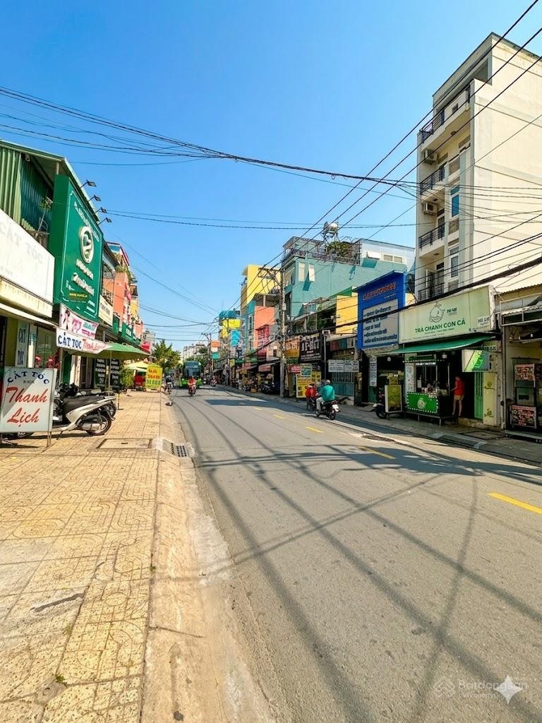 7,8 x 16m . nhà cấp 4 mặt tiền kd tân quý . tân phú giá 20 tỷ.