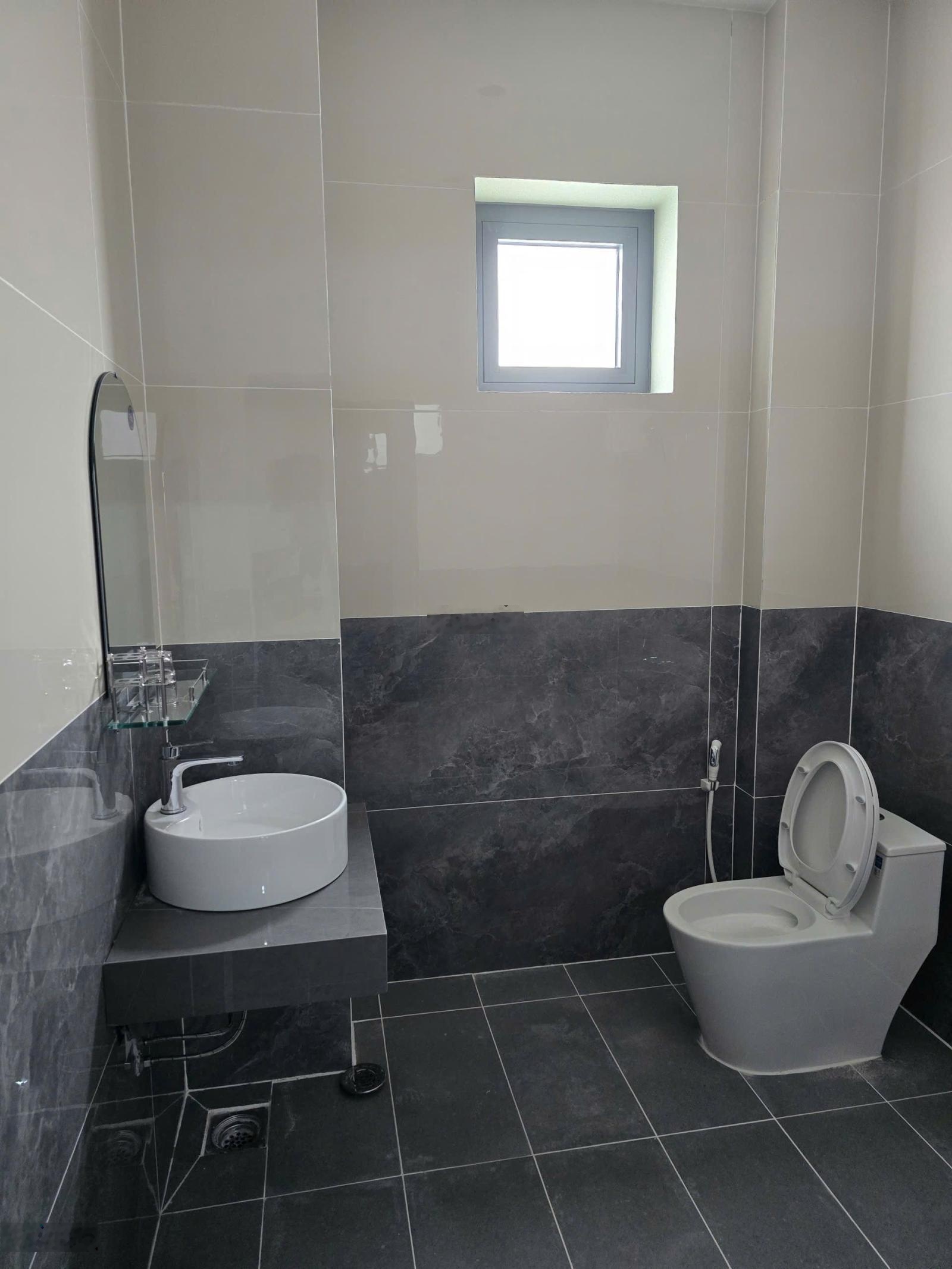 Cho thuê 2 tầng tòa nhà văn phòng đường Dân Chủ, Vĩnh Tân có thang máy, nhà để xe và PCCC đầy đủ