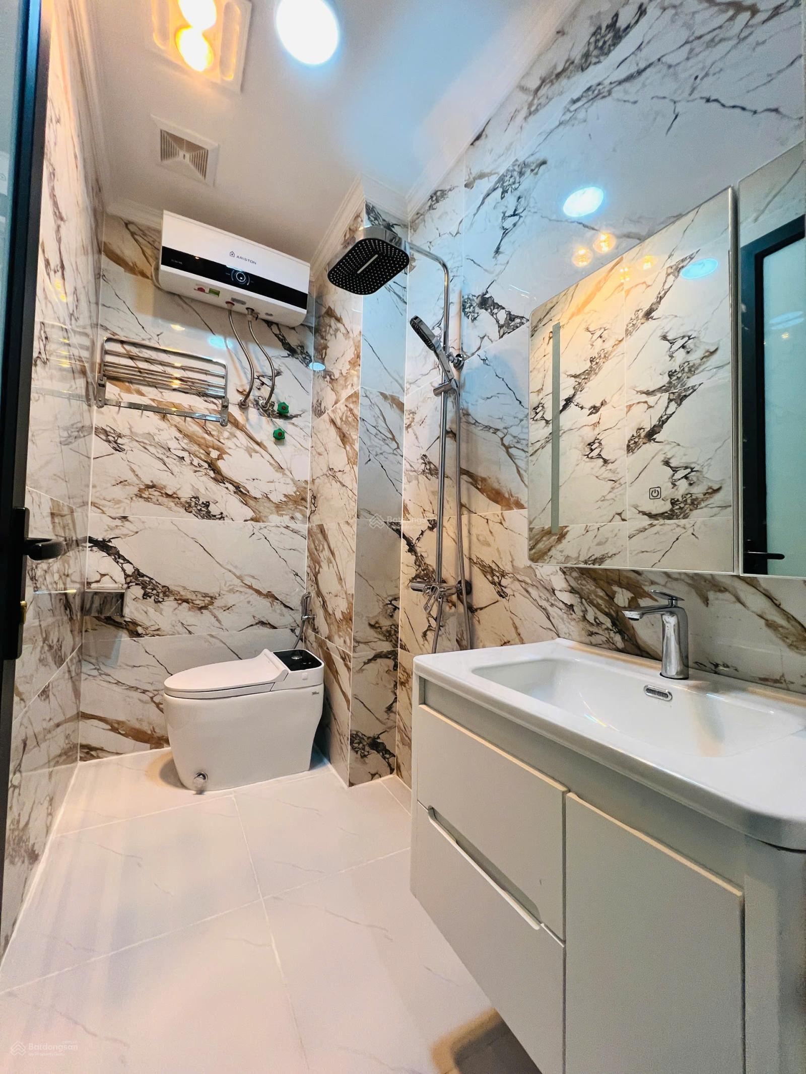 Bán Nhà 5 Tầng Có Thang Máy Khu Phân Lô Hồng Bàng Hải Phòng 65m2 Đường 11m Giá Hơn 8 Tỷ