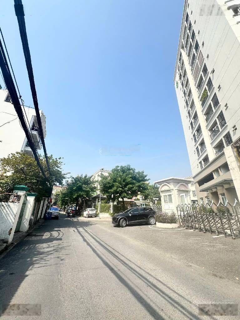 Cực phẩm trung tâm Phước Long B: Nhà 4 tầng ngang 5m sát mặt tiền Đỗ Xuân Hợp