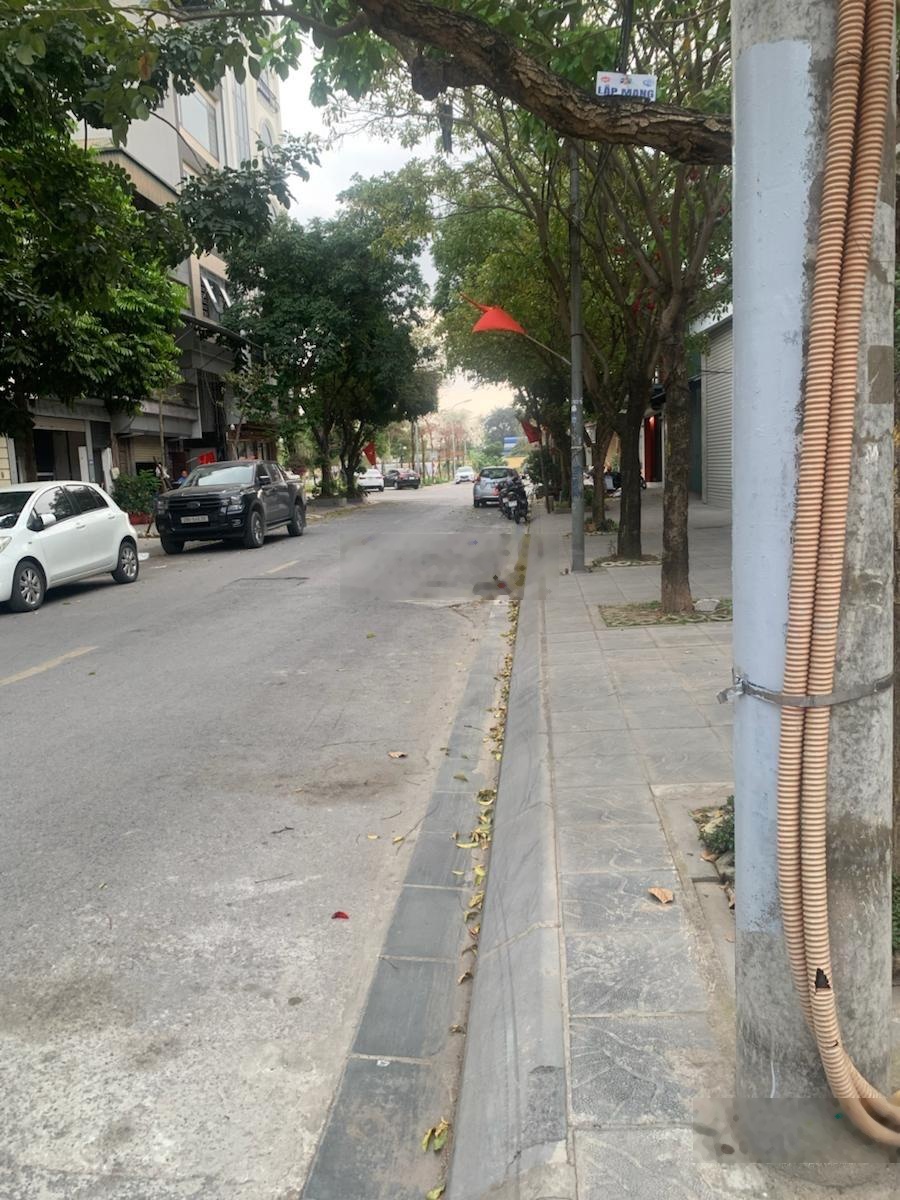 Nhà dân xây phố Thanh Am 63m², 4 tầng, 5 ngủ, cách mặt phố chỉ 10m, ô tô đỗ cổng 13.2 tỷ.