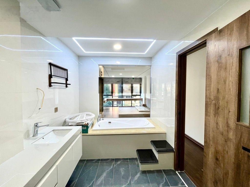 Bán nhà riêng tại Tân Mai, 7,8 tỷ, 37m2, view đẹp, lô góc sổ đỏ vuông đẹp nở hậu nhà mới đẹp