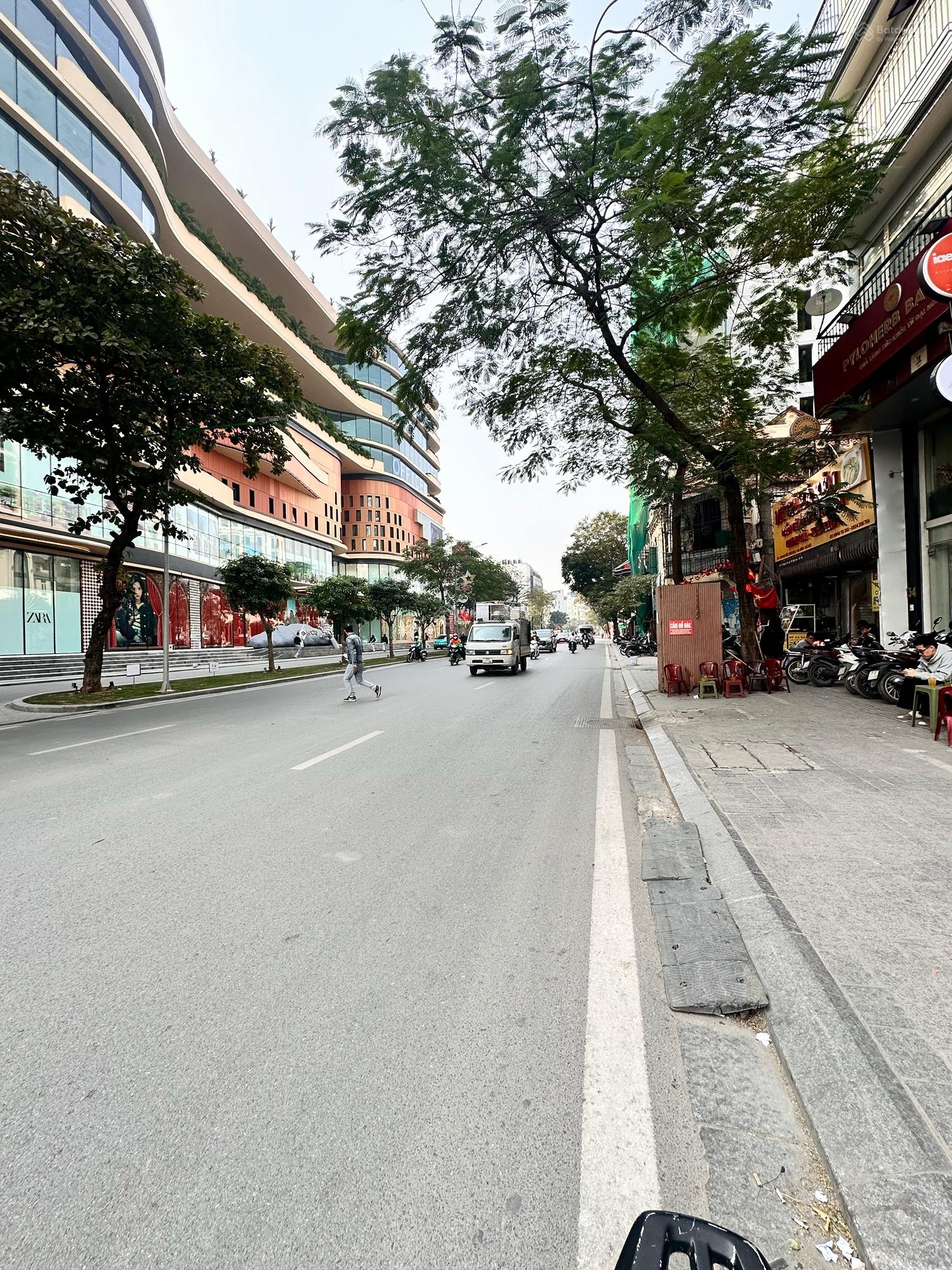 Bán nhà mặt phố nguyễn thái học 150m , vị trí kim cương ,kinh doanh đỉnh , giá 83tỷ