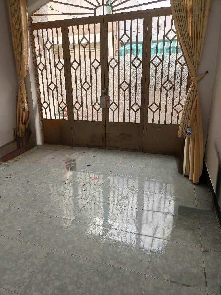 Giá tốt - nhà btct kiên cố - hoàn công đủ 02 tầng 4,3x11m