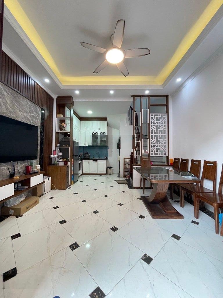 Ô tô đỗ cửa, ngõ thông chỉ vài bước ra MP 4 tầng 2 thoáng, 54m2 MT 4m rao 11.8 tỷ