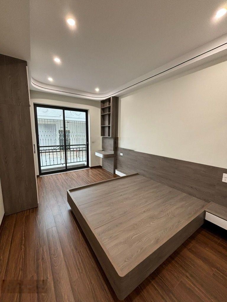 Nhà mới xây 6 tầng thang máy - Ngô Gia Tự - ngõ thông ô tô.